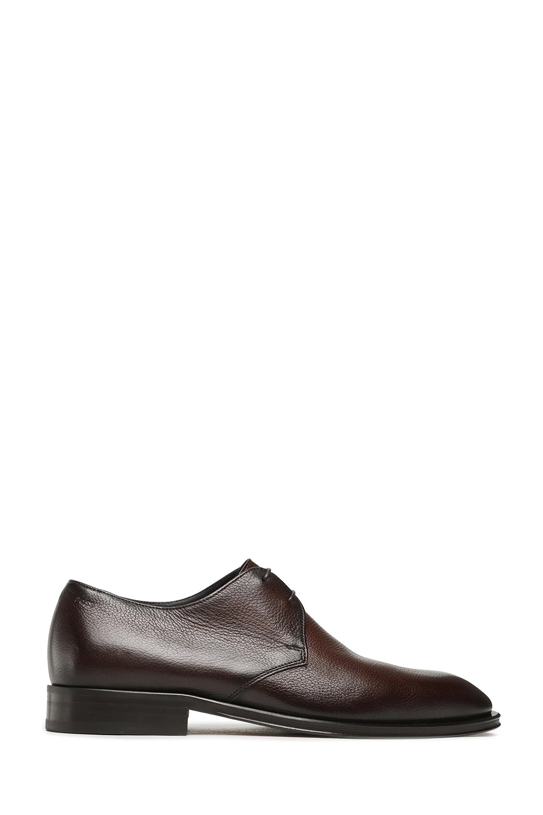 Hugo Boss shoe in Brown color