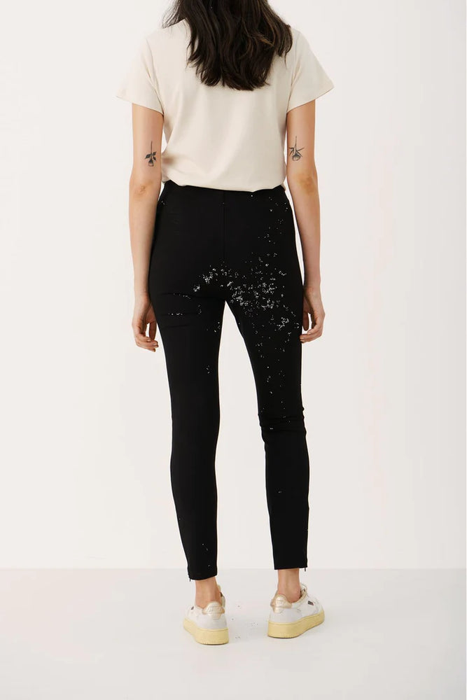 
                      
                        Pantalon Part Two de couleur Noir
                      
                    