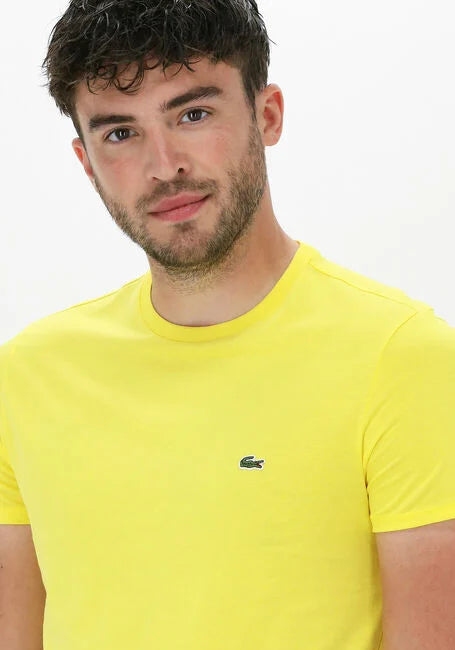 
                      
                        T-Shirt Lacoste de couleur Jaune
                      
                    