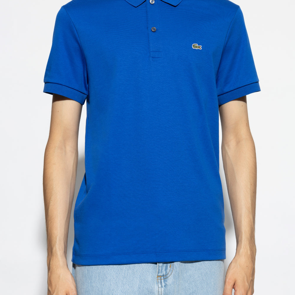 
                      
                        Polo Lacoste de couleur bleu
                      
                    