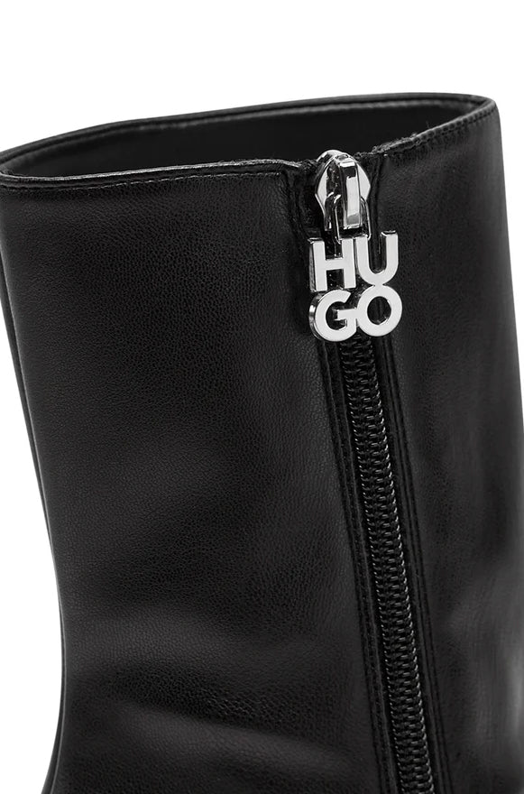 
                      
                        Bottes Hugo Boss de couleur Noir
                      
                    