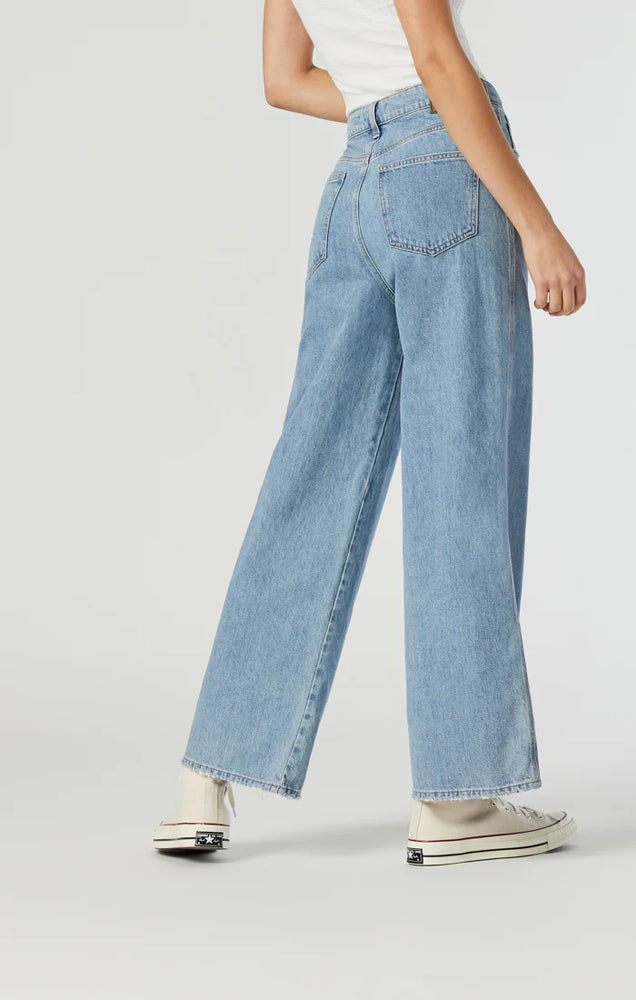 
                      
                        Mavi jeans in denim color
                      
                    