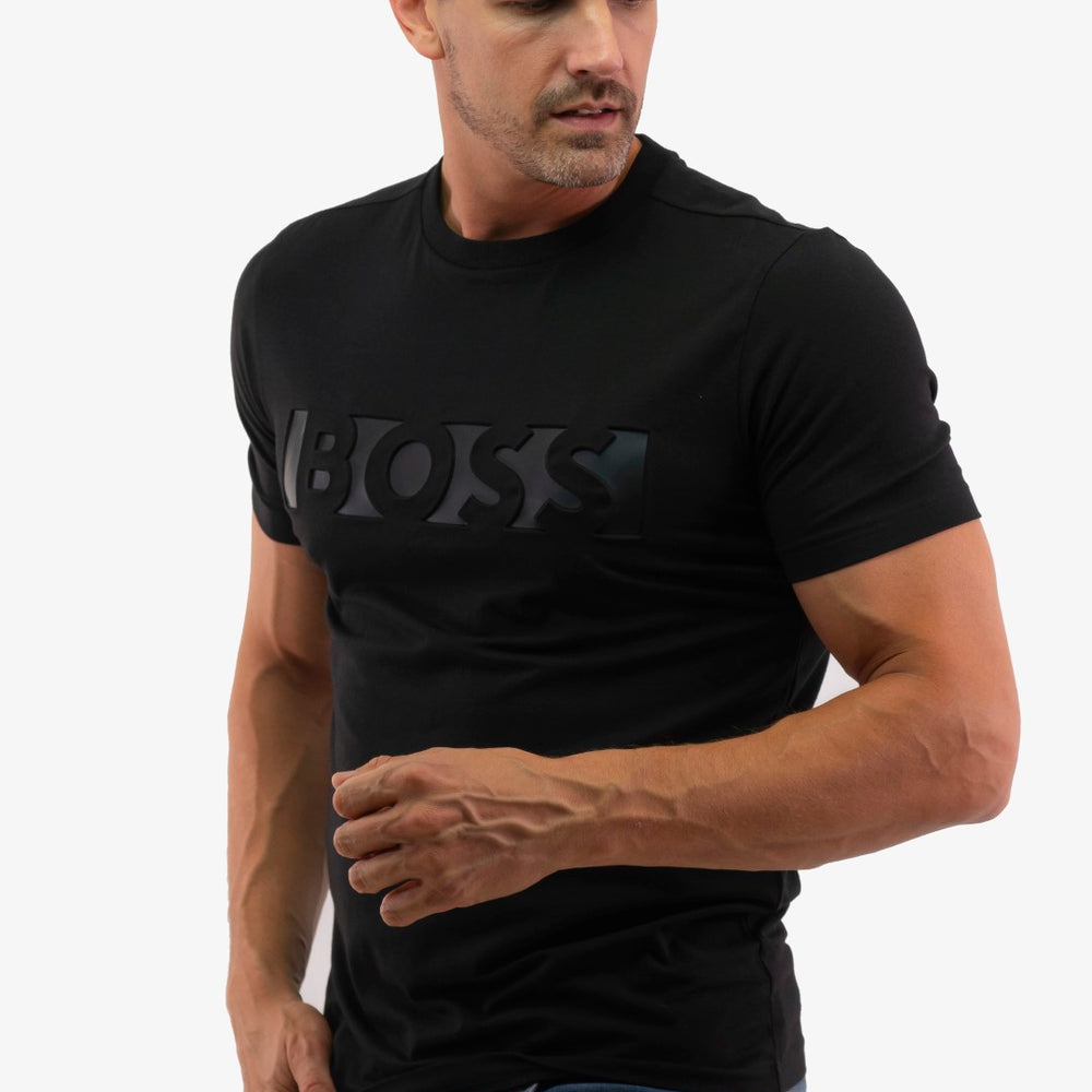 
                      
                        T-Shirt Hugo Boss de couleur Noir
                      
                    