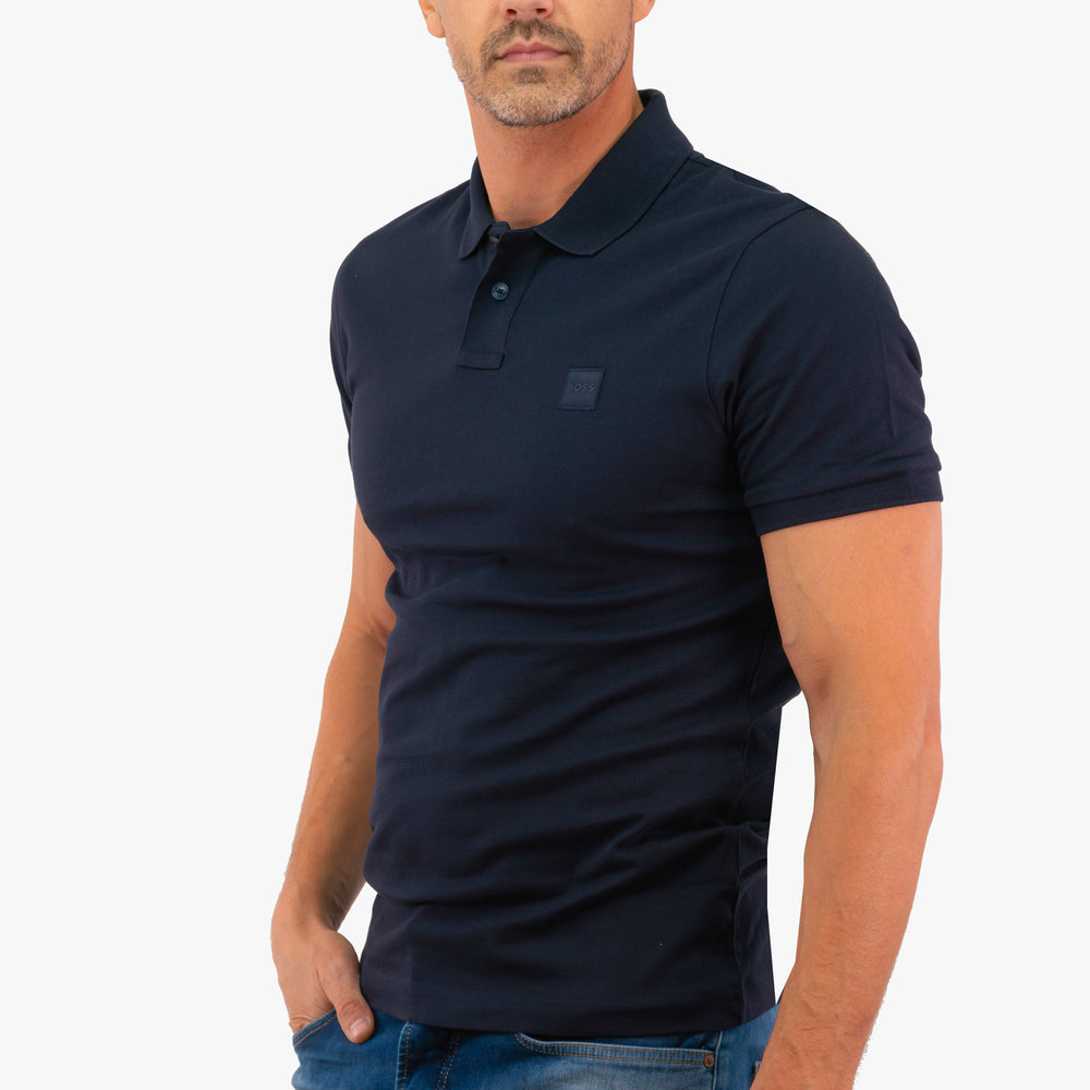 
                      
                        Polo Hugo Boss de couleur Marine
                      
                    