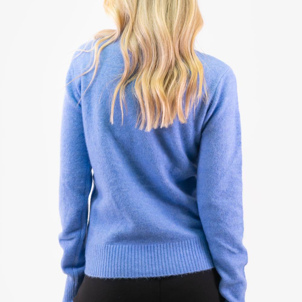 
                      
                        Blue Inwear sweater
                      
                    