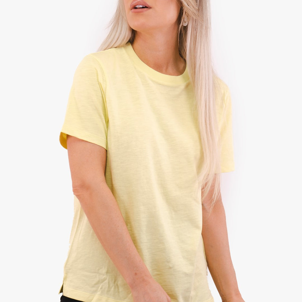 
                      
                        T-Shirt Scotch&Soda de couleur Jaune
                      
                    