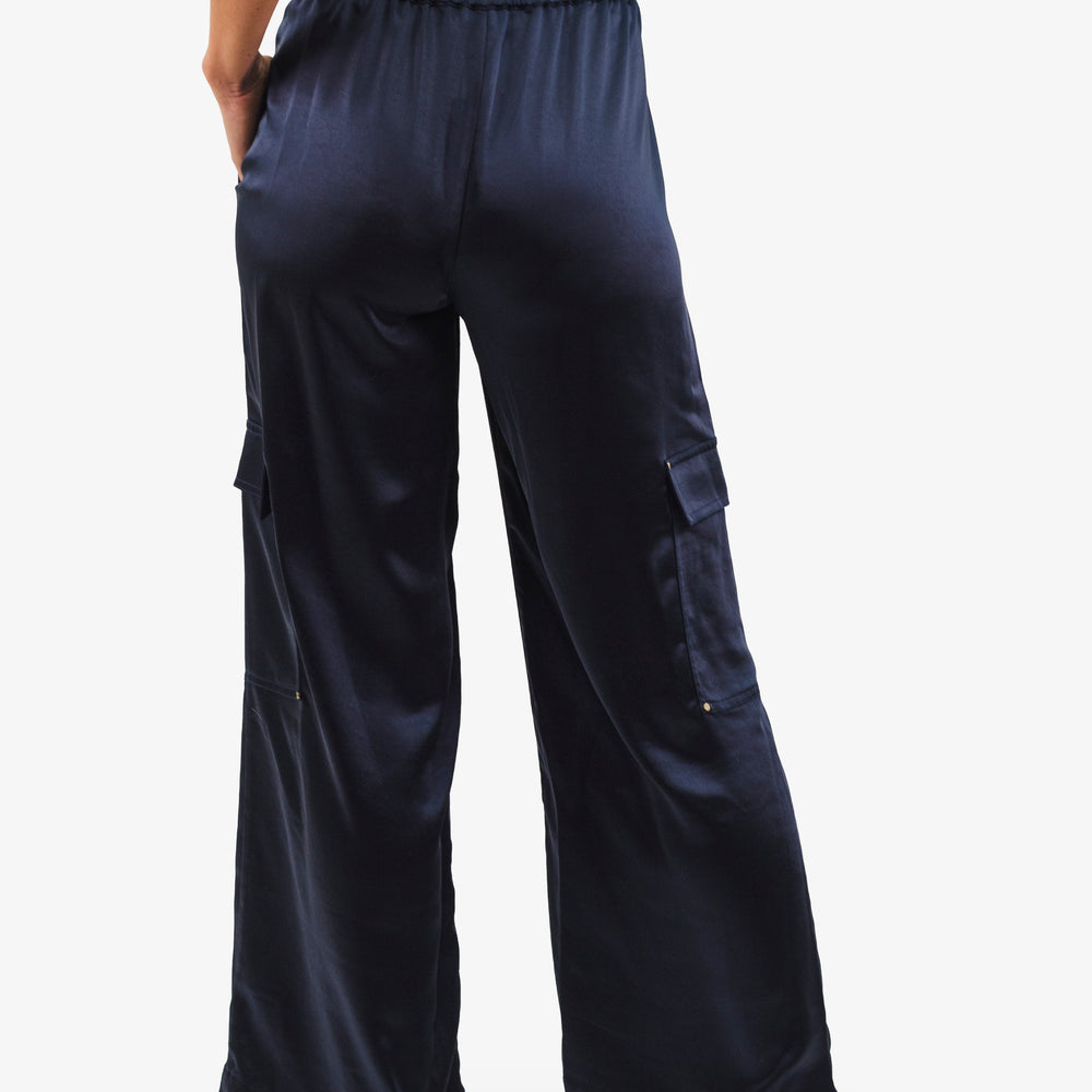 
                      
                        Michael Kors pants in Navy color
                      
                    