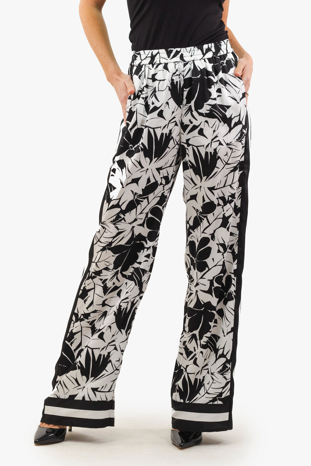 Michael Kors pants in Black/White color