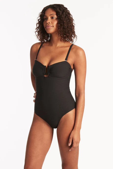 
                      
                        1 Piece Sea Level swimsuit in Black color
                      
                    