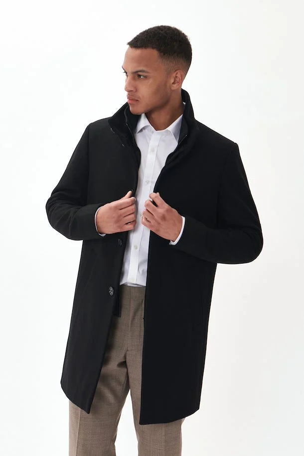 
                      
                        Manteau Matinique de couleur Noir
                      
                    