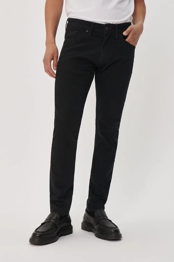 
                      
                        Pantalon Matinique de couleur Noir
                      
                    