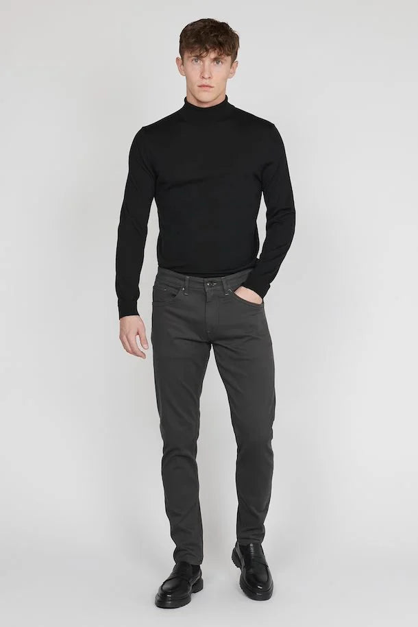 
                      
                        Pantalon Matinique de couleur Noir
                      
                    