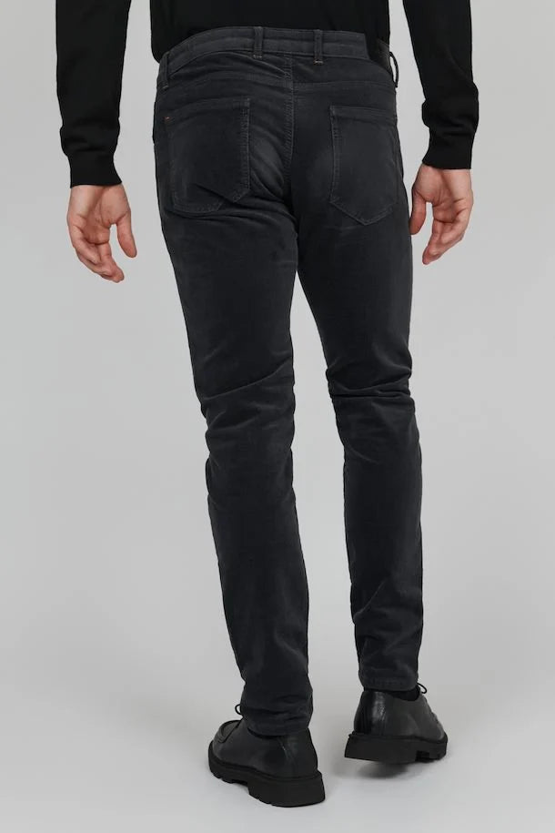 
                      
                        Pantalon Matinique de couleur Noir
                      
                    