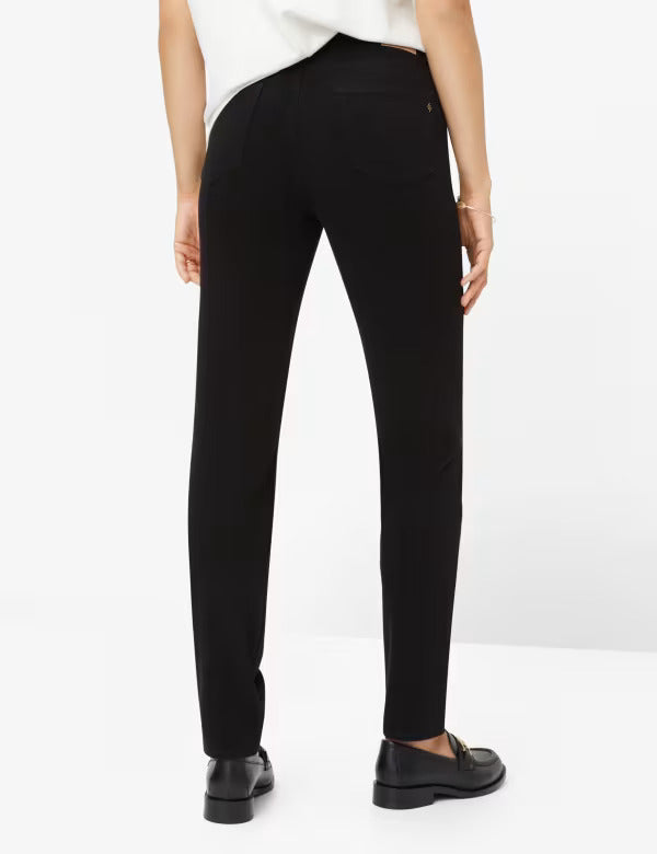 
                      
                        Pantalon BRAX de couleur Noir
                      
                    