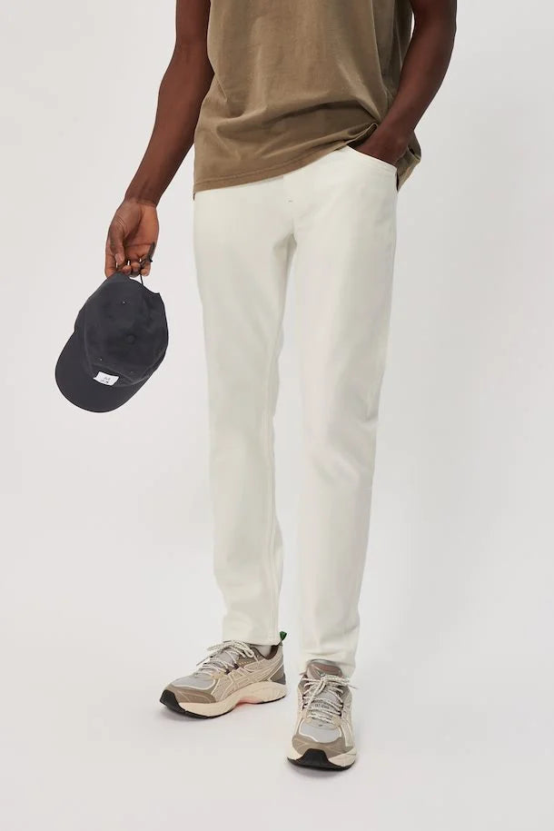 
                      
                        Pantalon Matinique de couleur Blanc Casse
                      
                    