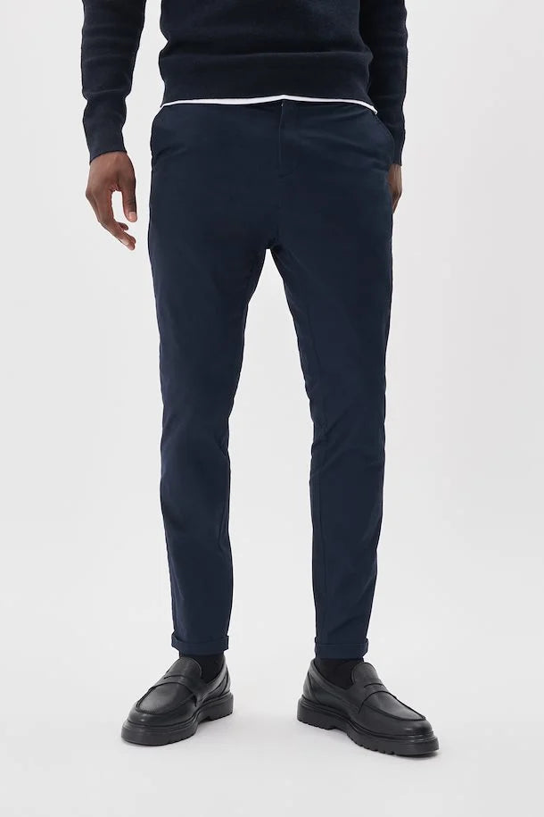 
                      
                        Pantalon Matinique de couleur Marine
                      
                    