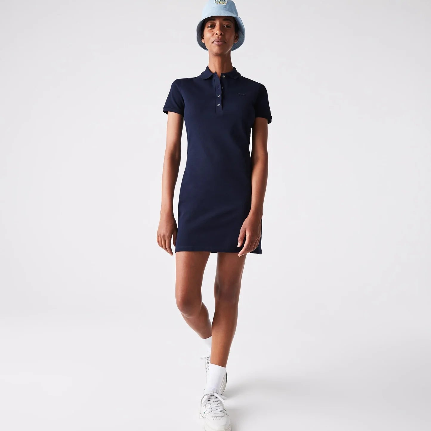 Robe Lacoste de couleur Marine