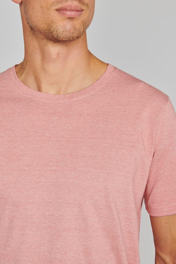 
                      
                        T-Shirt Matinique de couleur Rose
                      
                    