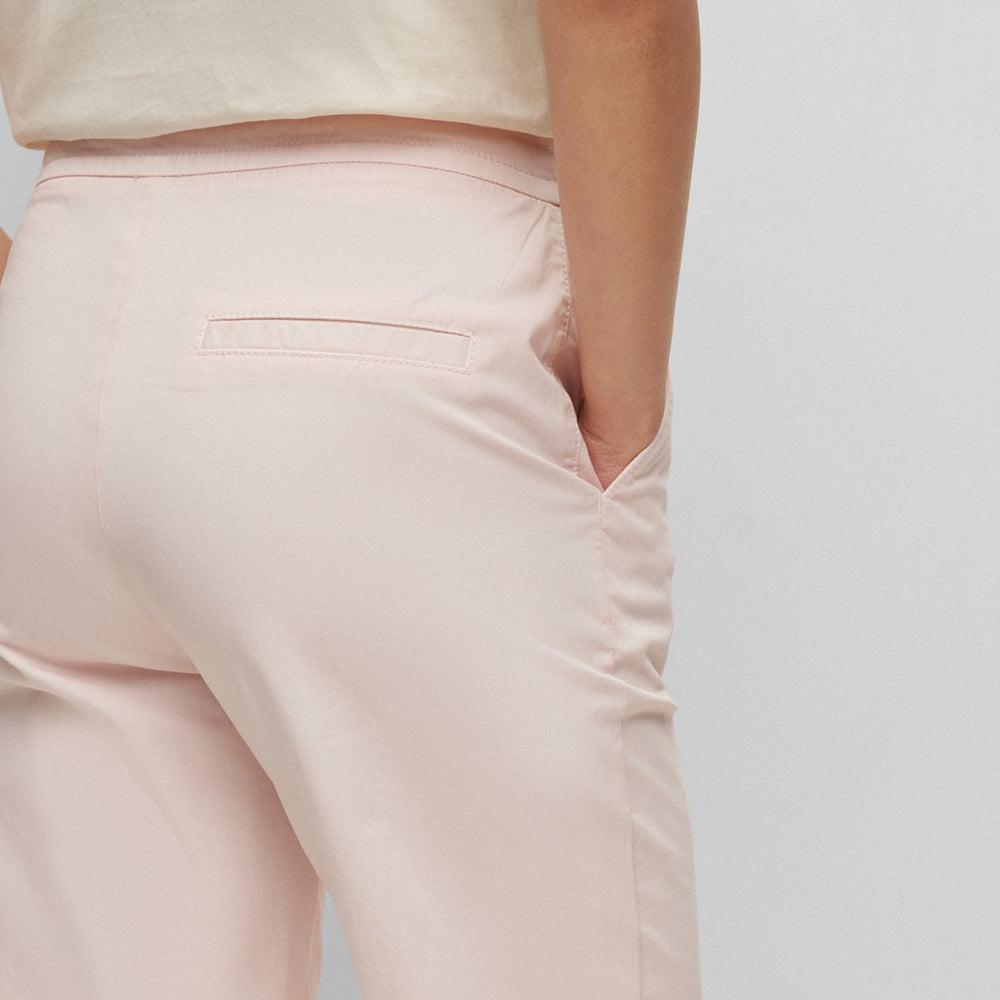 
                      
                        Pantalon Hugo Boss de couleur Rose
                      
                    