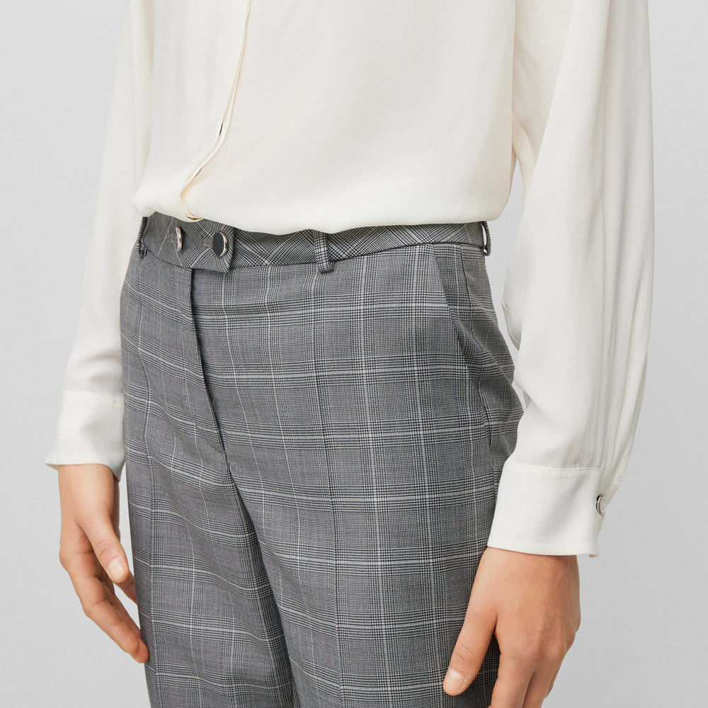 
                      
                        Hugo Boss pants in Gray color
                      
                    