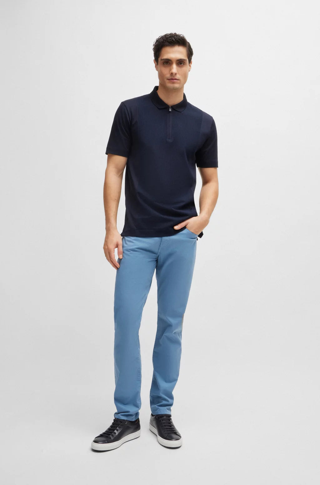 Pantalon Hugo Boss de couleur Bleu