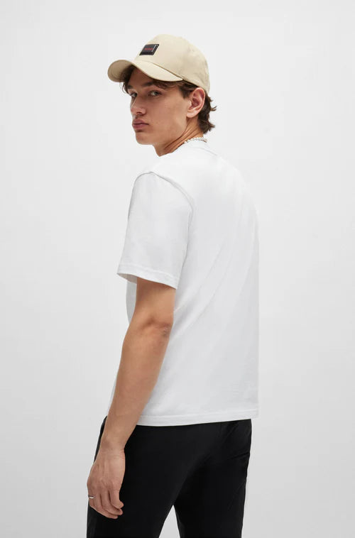 
                      
                        T-Shirt Hugo Boss de couleur Blanc
                      
                    