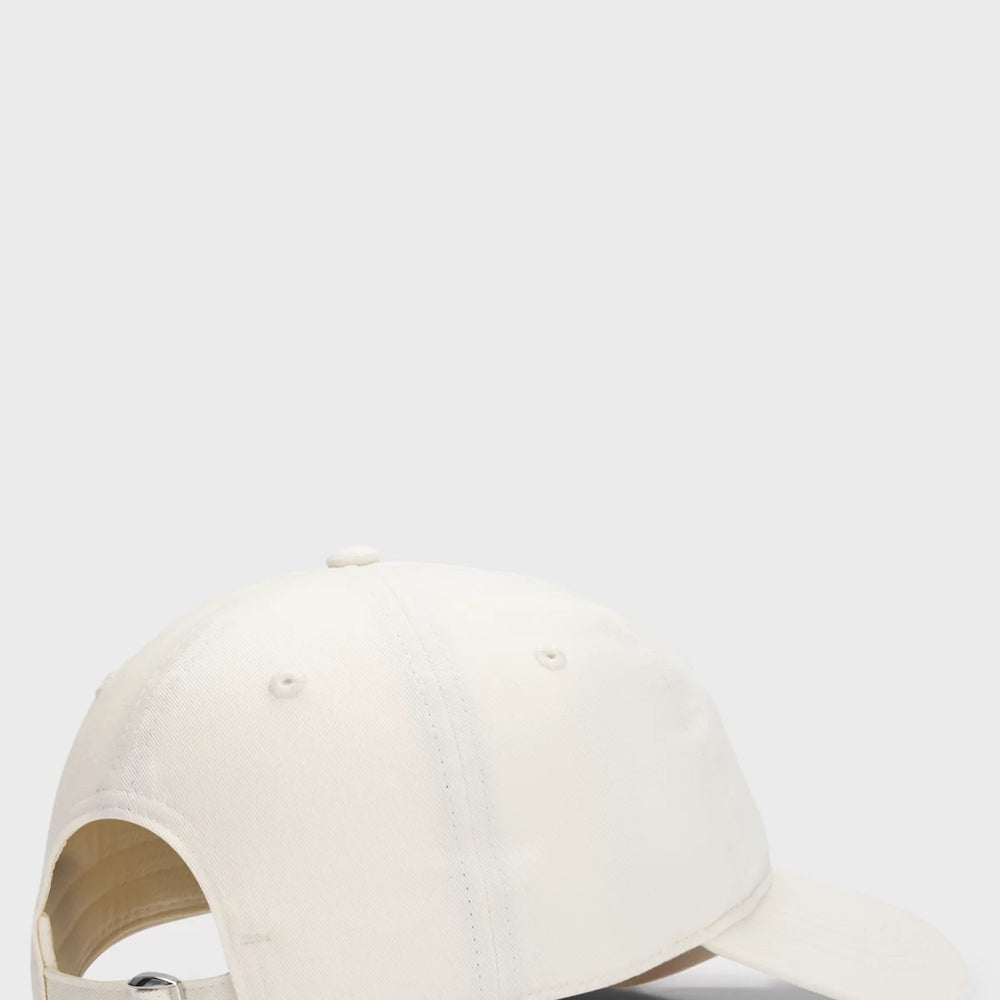 
                      
                        Casquette Boss de couleur Blanc
                      
                    