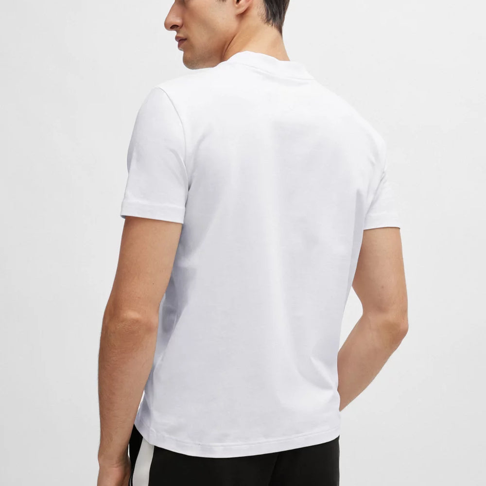 
                      
                        T-Shirt Hugo Boss de couleur Blanc
                      
                    