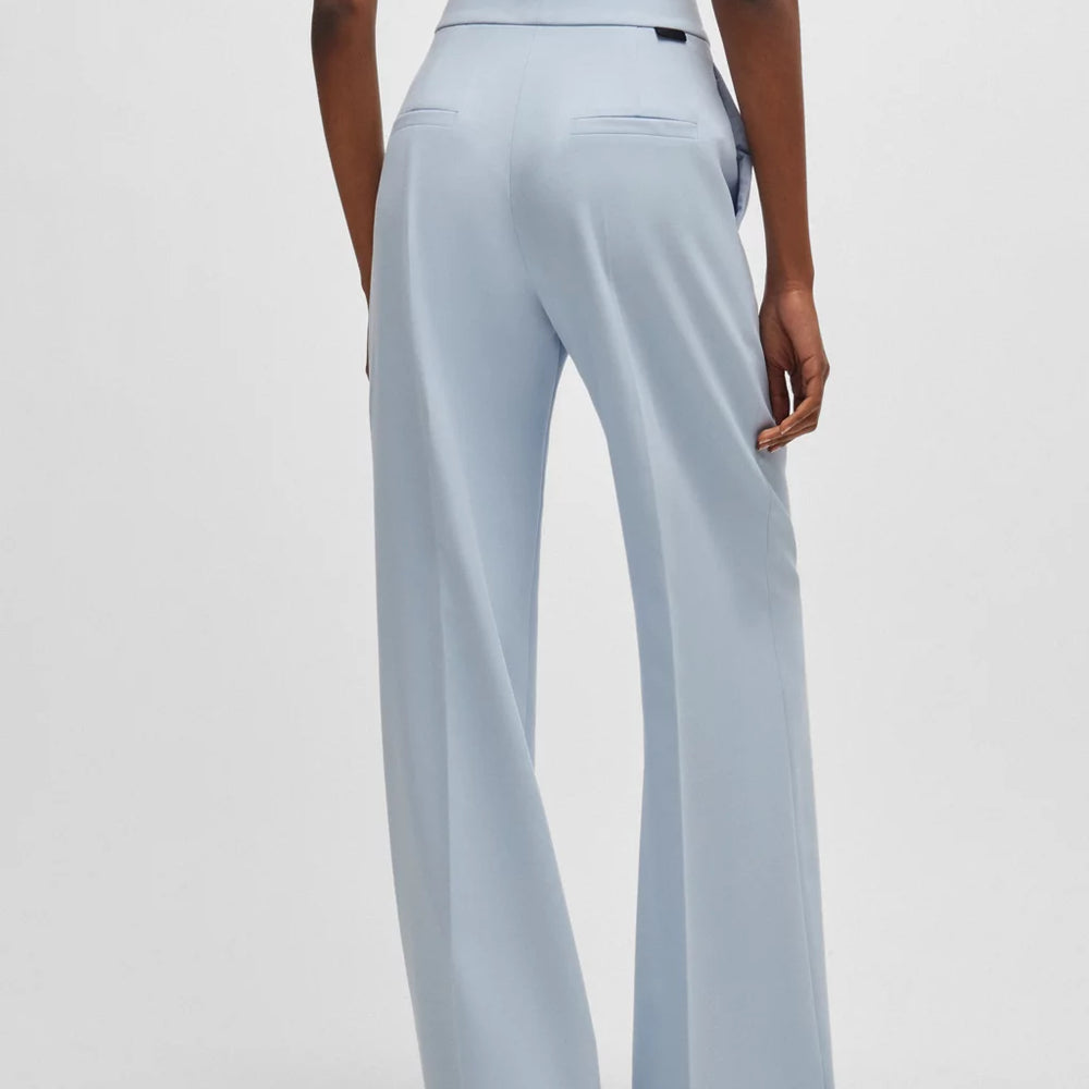 
                      
                        Pantalon Hugo Boss de couleur Bleu
                      
                    