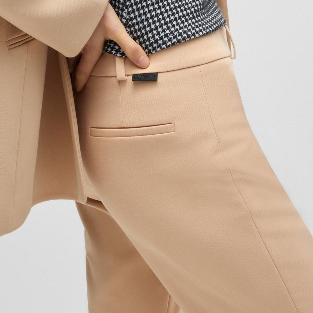 
                      
                        Pantalon Hugo Boss de couleur Beige
                      
                    