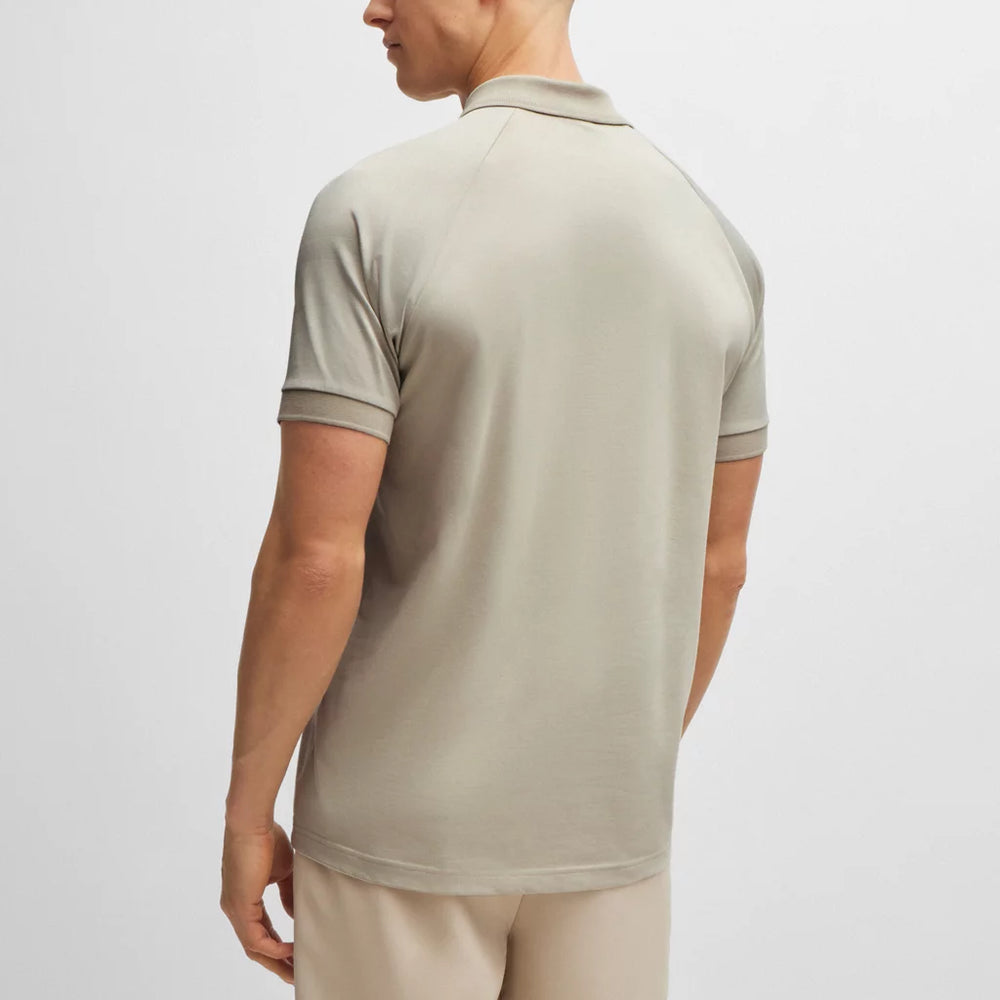 
                      
                        Polo Boss de couleur Beige
                      
                    