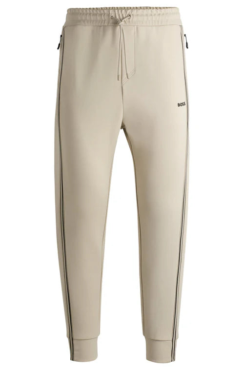 
                      
                        Pantalon Boss de couleur Beige
                      
                    