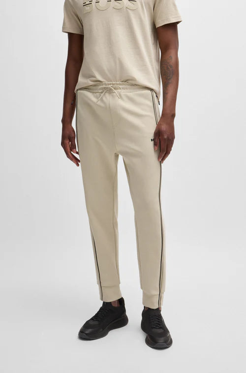 
                      
                        Pantalon Boss de couleur Beige
                      
                    