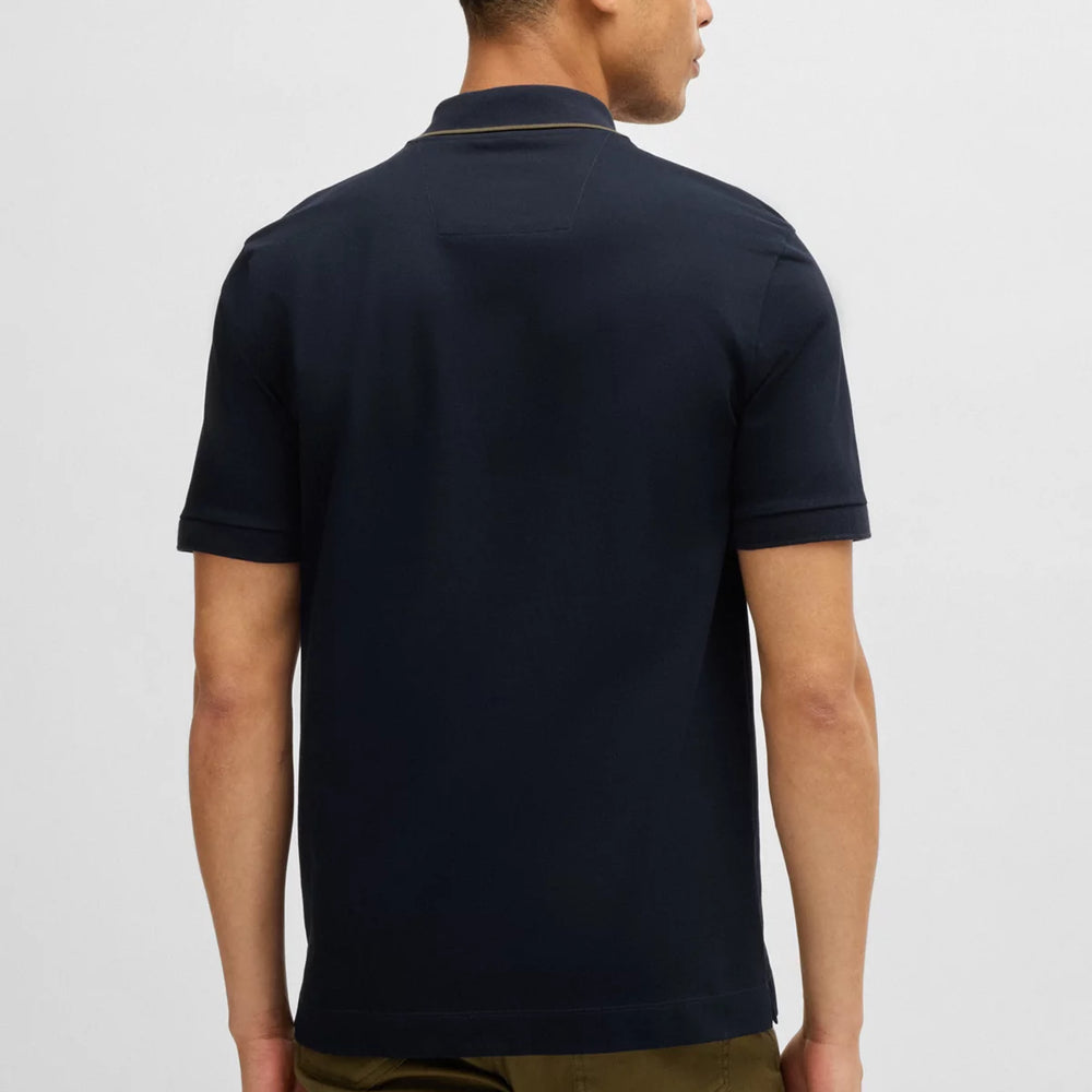 
                      
                        Polo Boss de couleur Marine
                      
                    