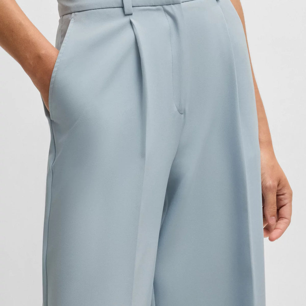 
                      
                        Pantalon Boss de couleur Bleu
                      
                    