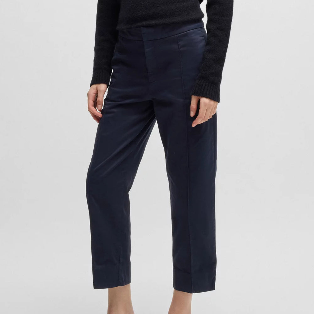 
                      
                        Pantalon Boss de couleur Marine
                      
                    