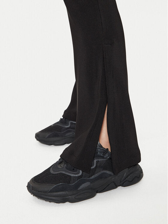 
                      
                        Pantalon Hugo Boss de couleur Noir
                      
                    