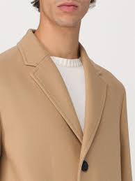 
                      
                        Manteau Boss de couleur Camel
                      
                    