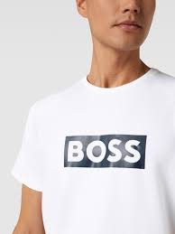 
                      
                        T-Shirt Hugo Boss de couleur Blanc
                      
                    