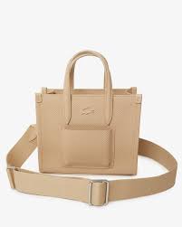 
                      
                        Sac À Main Lacoste de couleur Beige
                      
                    