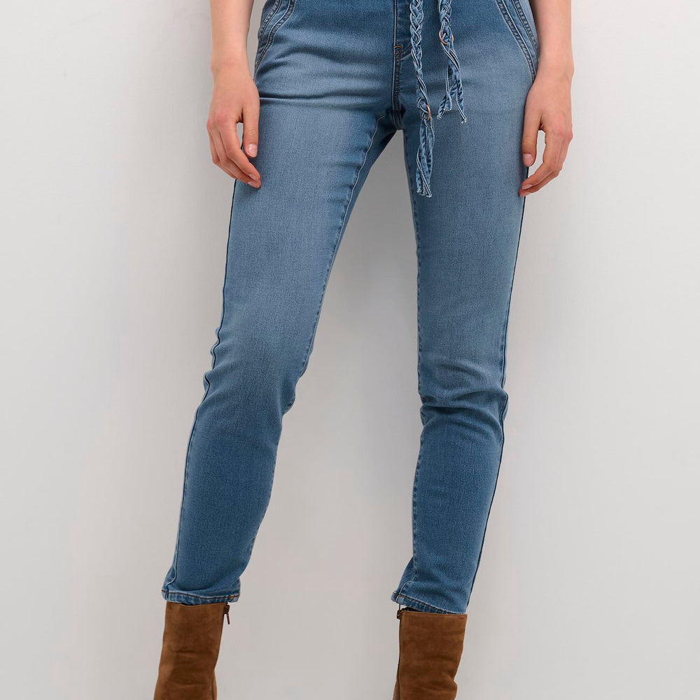 
                      
                        Jeans Avec Ceinture Cream de couleur Denim
                      
                    