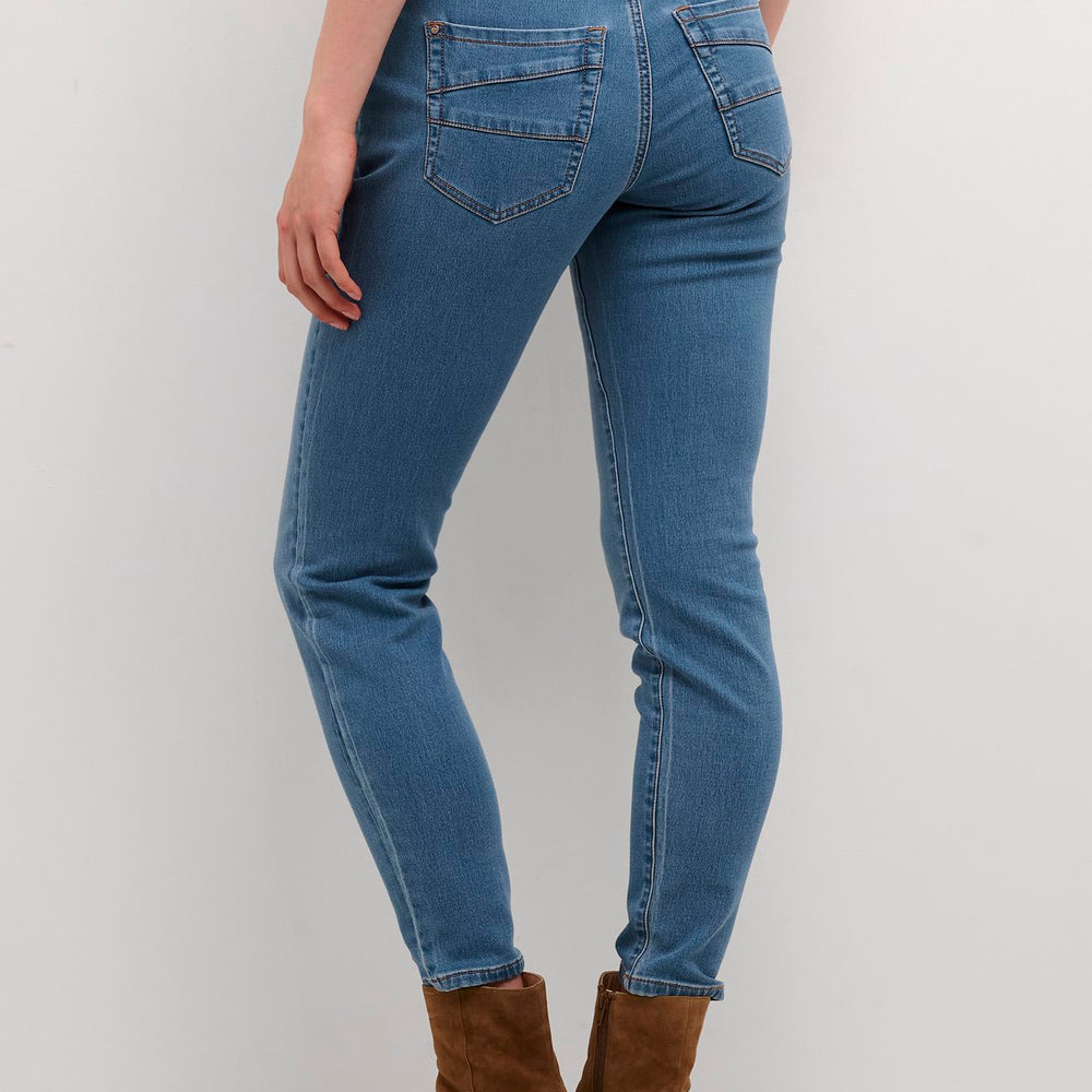 
                      
                        Jeans Avec Ceinture Cream de couleur Denim
                      
                    