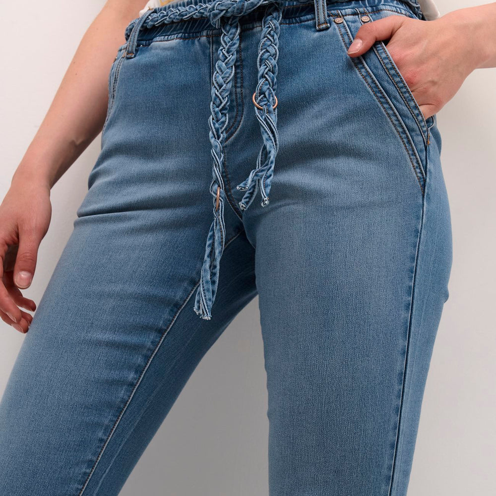 
                      
                        Jeans Avec Ceinture Cream de couleur Denim
                      
                    