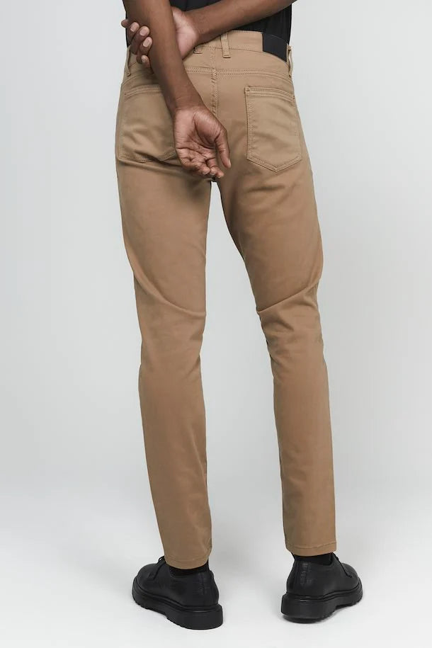 
                      
                        Pantalon Matinique de couleur Kaki
                      
                    