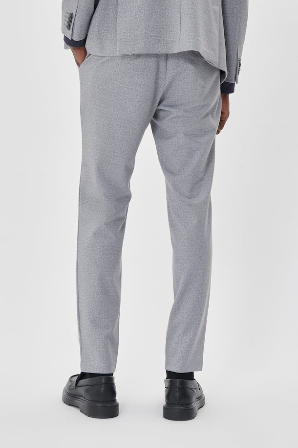 
                      
                        Pantalon Matinique de couleur Gris
                      
                    