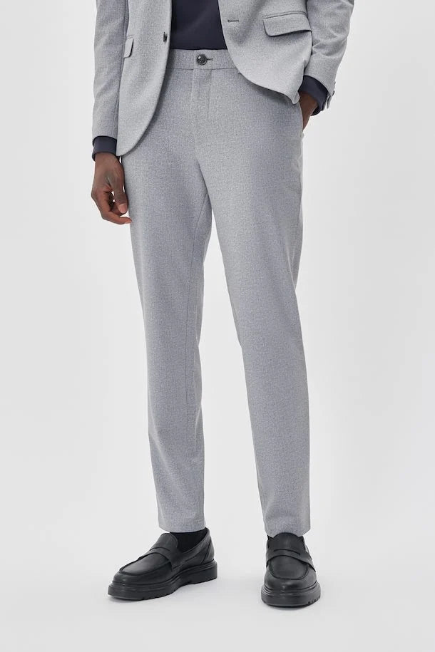 
                      
                        Pantalon Matinique de couleur Gris
                      
                    