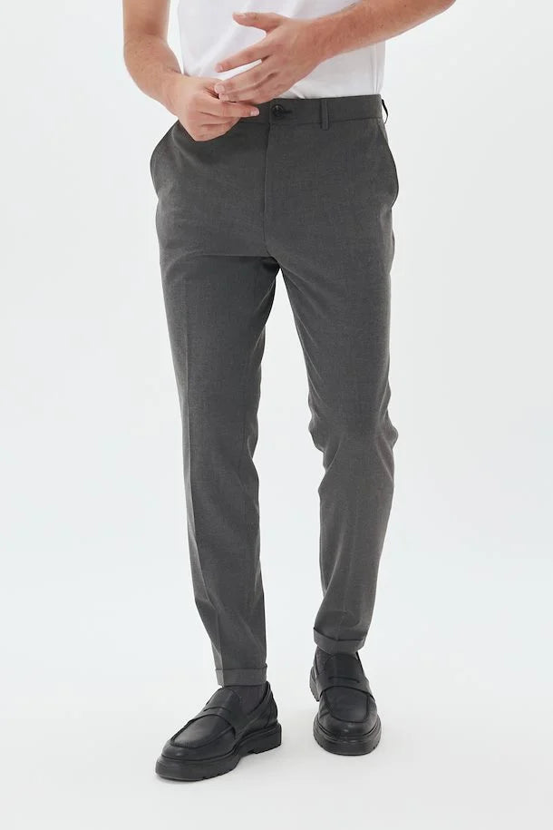 
                      
                        Pantalon Matinique de couleur Gris
                      
                    