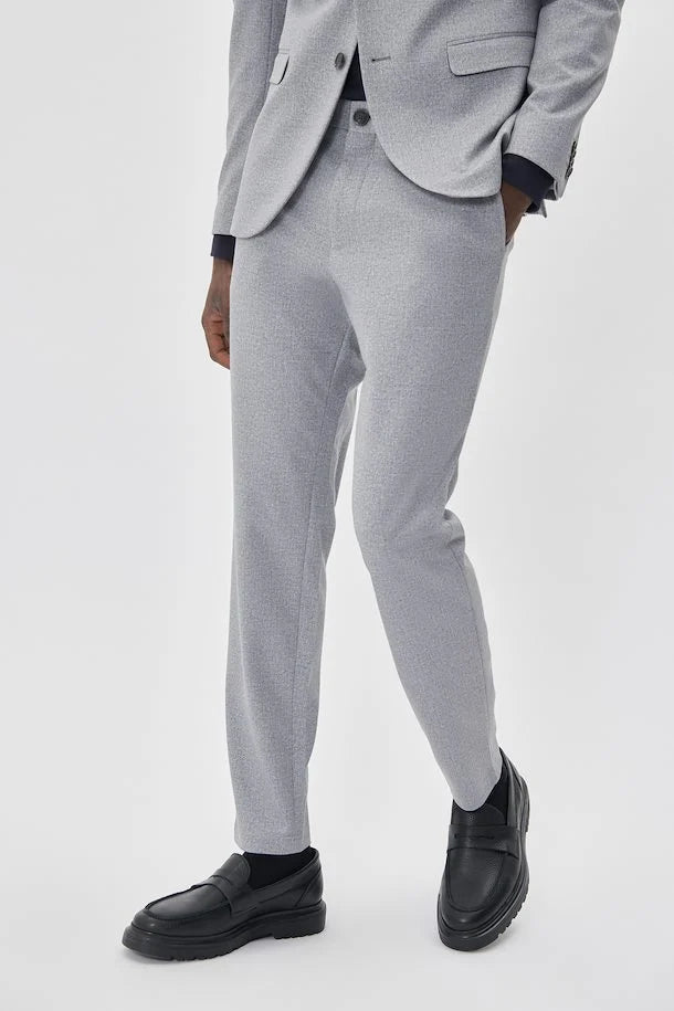 
                      
                        Pantalon Matinique de couleur Gris
                      
                    