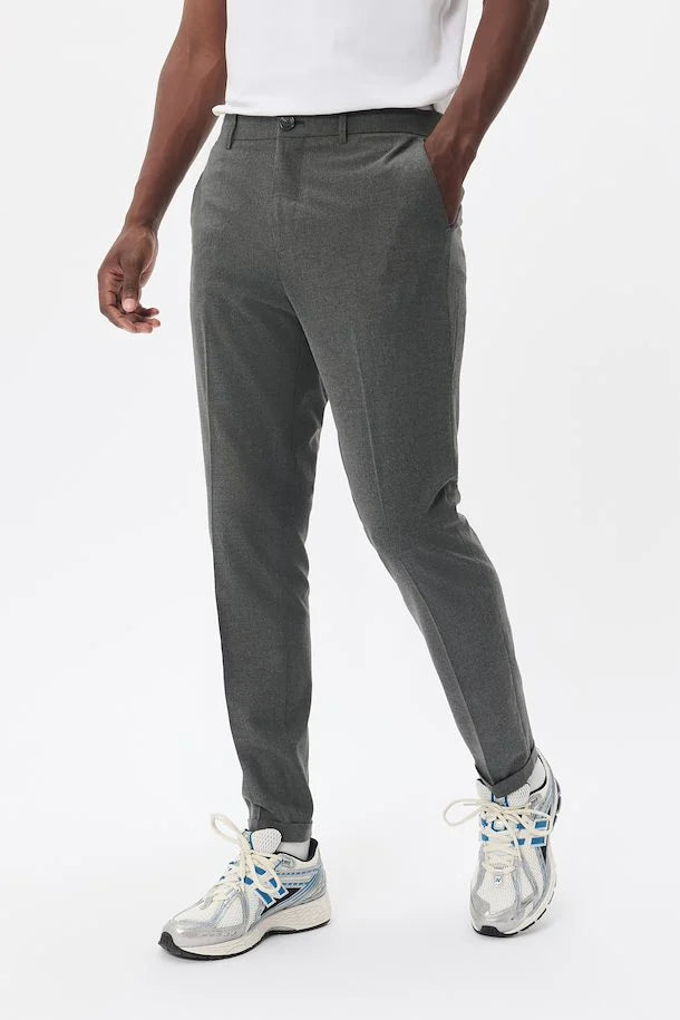 
                      
                        Pantalon Matinique de couleur Gris
                      
                    