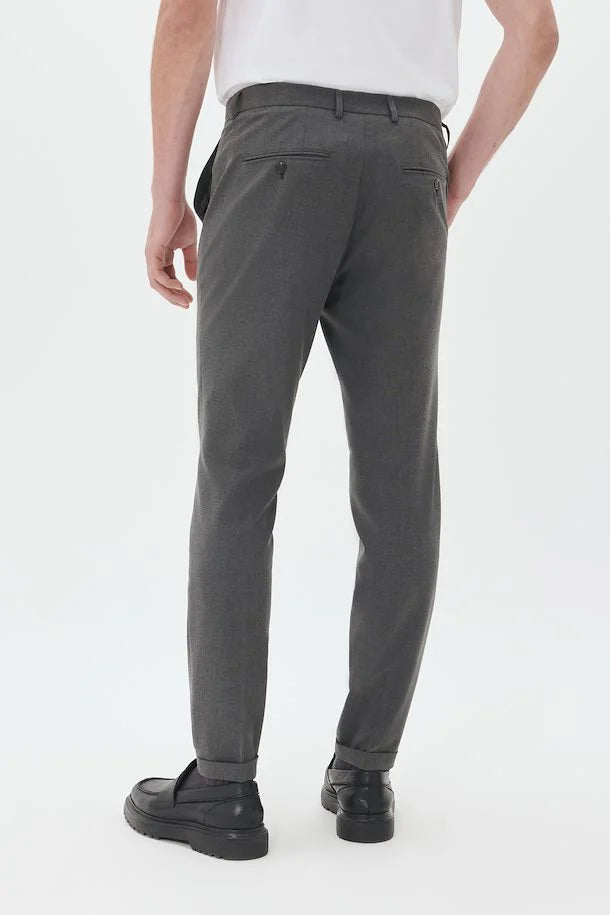 
                      
                        Pantalon Matinique de couleur Gris
                      
                    